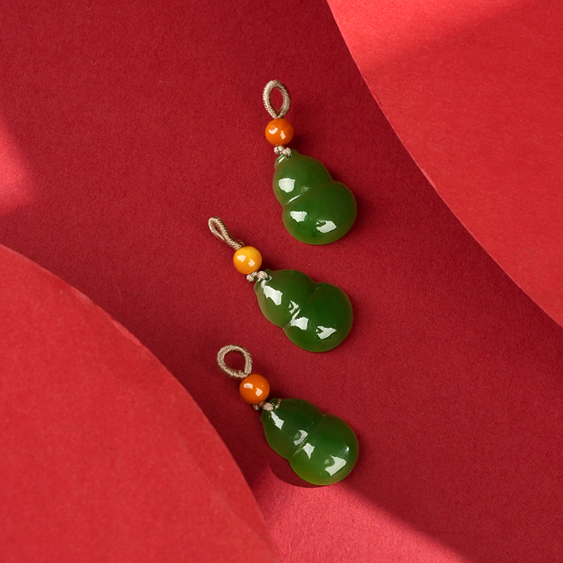 Hetian Jade Gourd Pendant - image 4